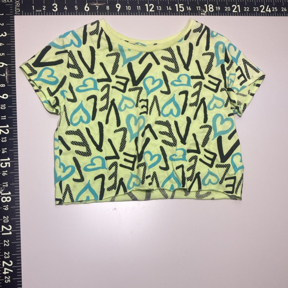 City Streets Women M Yellow/Blue/Black Heart Graphic Cropped T-Shirt
